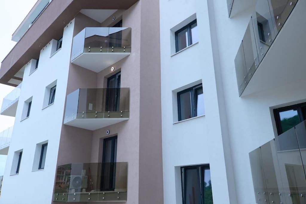 City Center Accommodation - 404 Resita Exterior photo